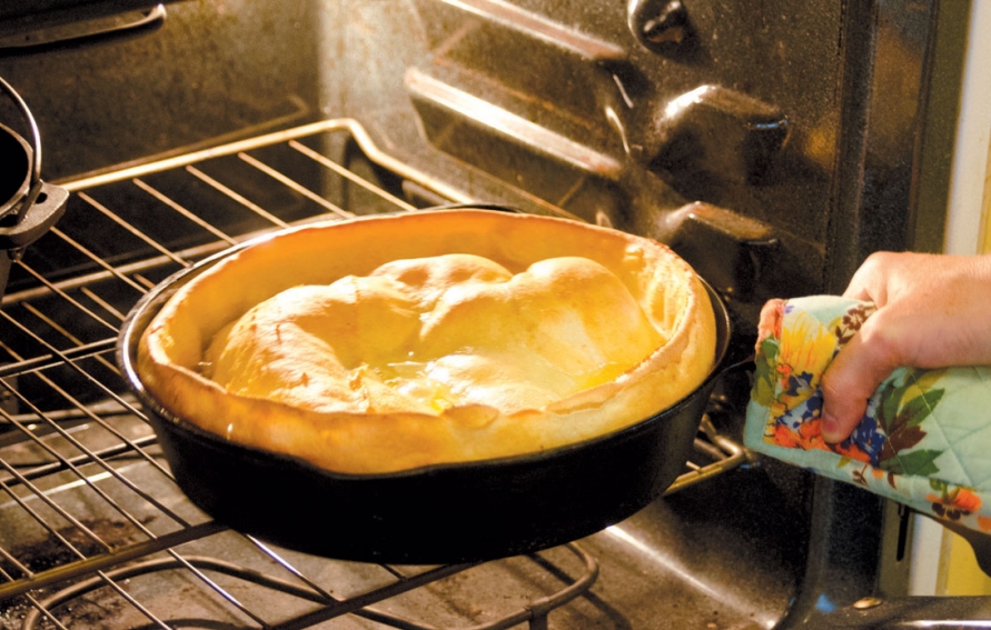 Bake a cast iron skillet best sale